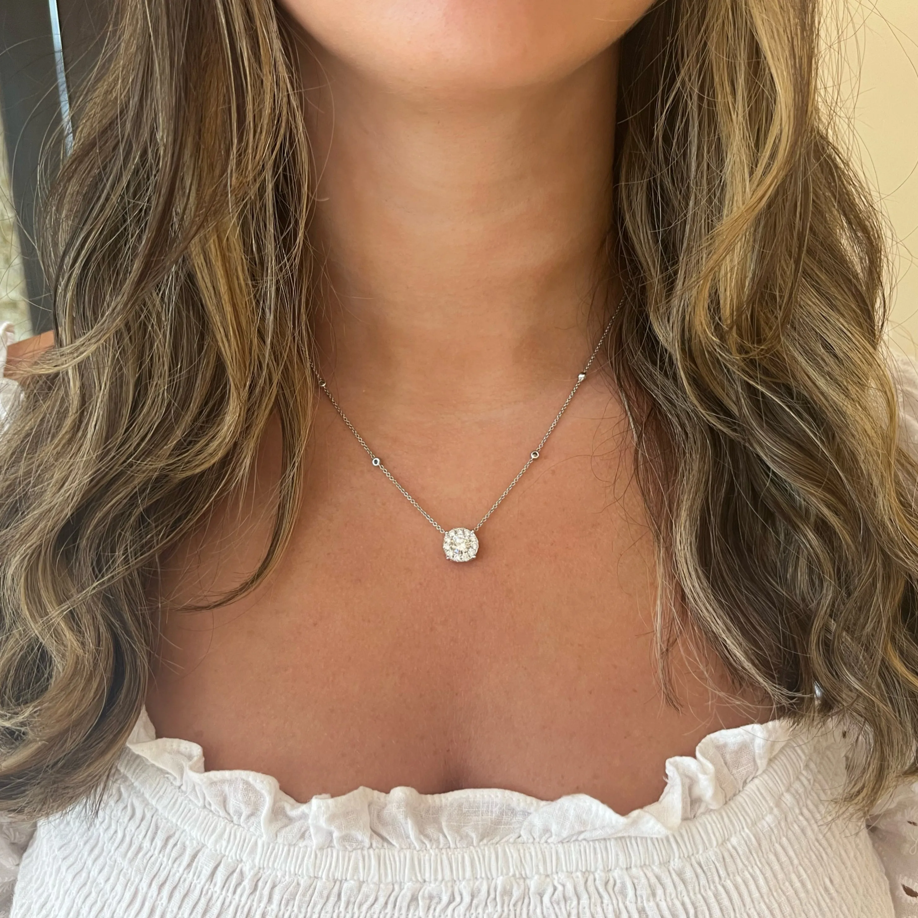 1.65 ct Halo Diamond Pendant with Diamond Chain